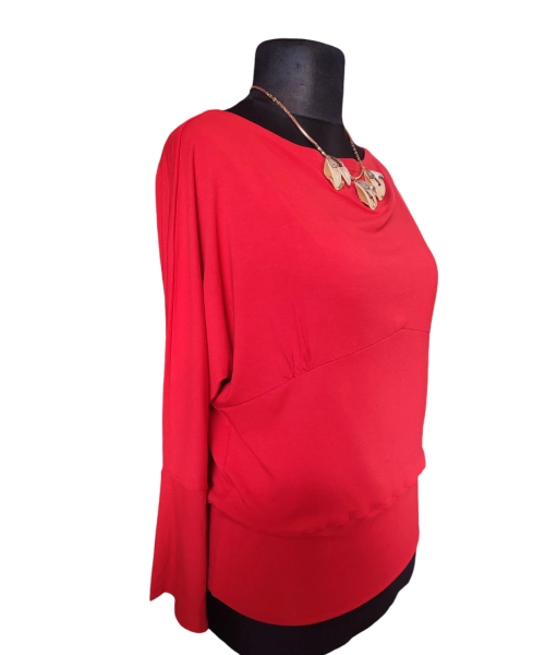 Czerwona bluzka kimono z ozdobnym marszczeniem i ściągaczami